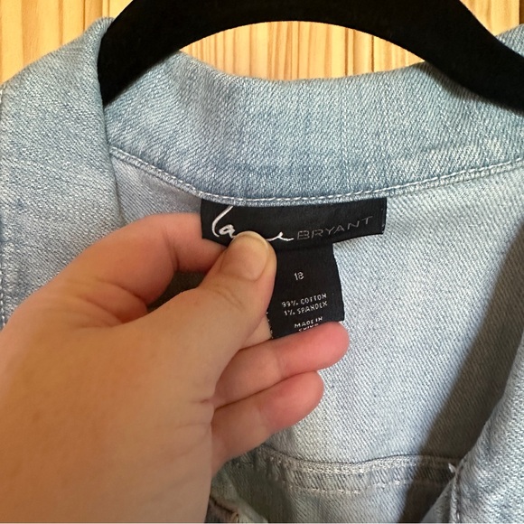 Like New Lane Bryant Light wash Denim/Jean Jacket (size 18) - Picture 4 of 6